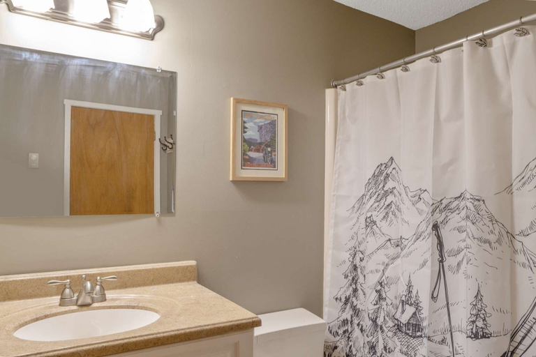 Bathroom, The Danbury, Grafton