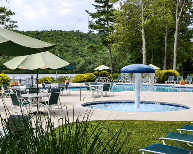Sport & Beauty 5, Cozy Pocono Mountain Escape, Carbon