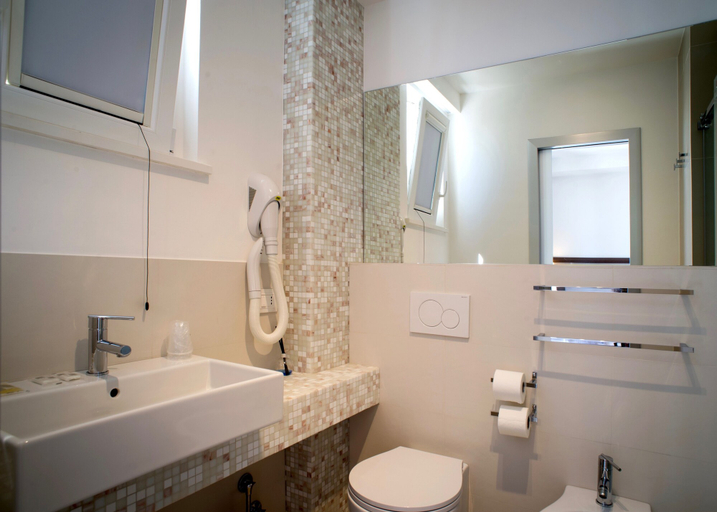 Bathroom 3, Baia Marina Hotel, Ascoli Piceno