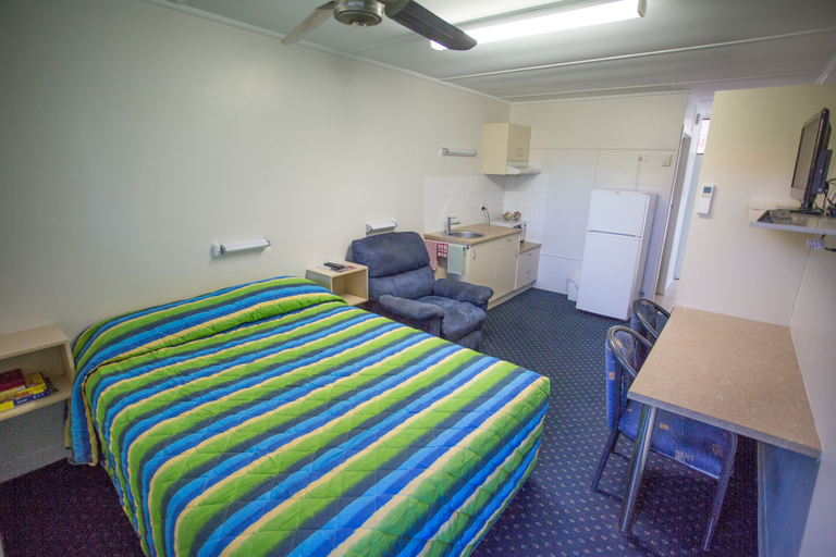 Bedroom 3, Fourth Avenue Motor Inn, Mount Isa