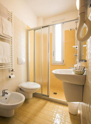 Bathroom 4, Hotel Tilmar, Rimini