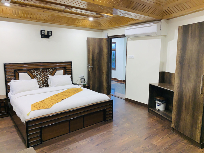 Bedroom 3, Dusk N Dawn, Shimla