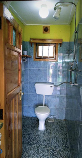 Bathroom, Too Guest House, Keiyo North