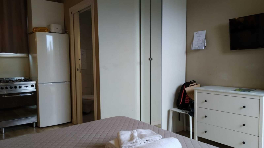 Bedroom 3, CconfortHotels R&B Cavour, Bari