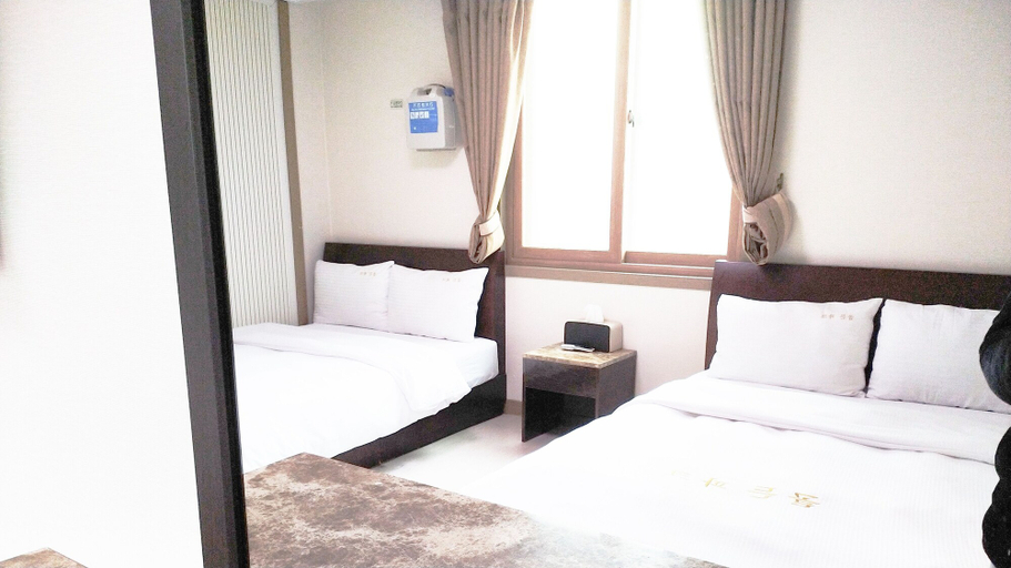 Bedroom 5, Golden Park Hotel, Jeju