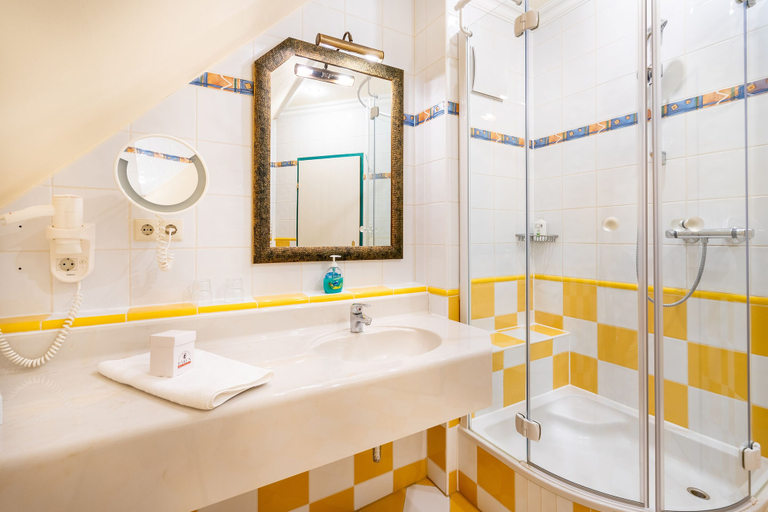 Bathroom 5, Hotel-Restaurant Zum Schwarzen Bären, Melk