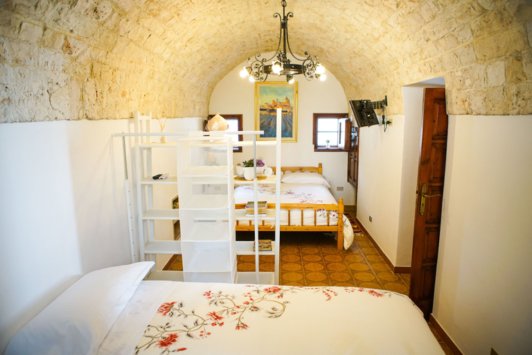 Others 5, Masseria Guadiano Vecchio, Bari