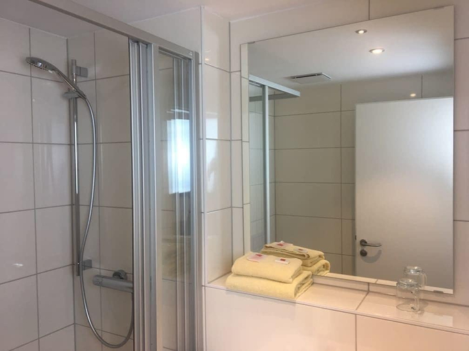 Bathroom 5, Main Kinzig Hotel am Limes, Main-Kinzig-Kreis