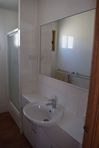 Bathroom 4, Paynesville Holiday Park, E. Gippsland - Bairnsdale
