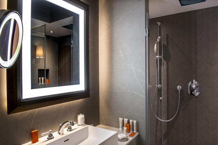 Bathroom 3, Hôtel Les Armures, Genève