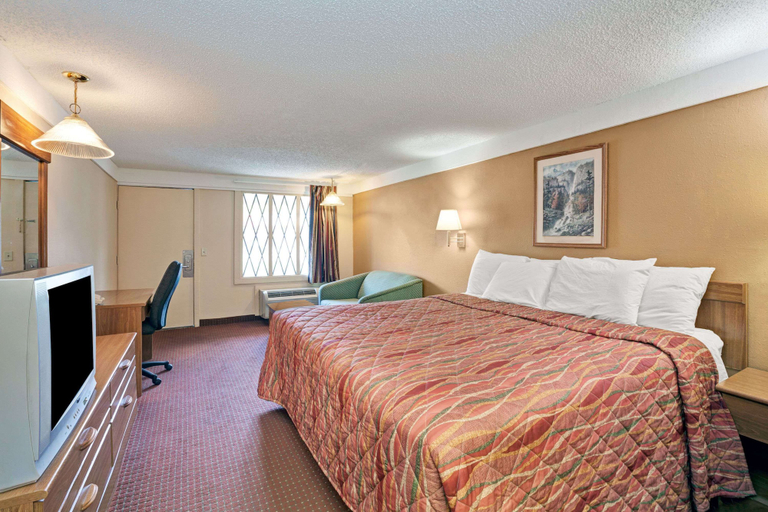 Bedroom 2, Knights Inn Charleston, Kanawha