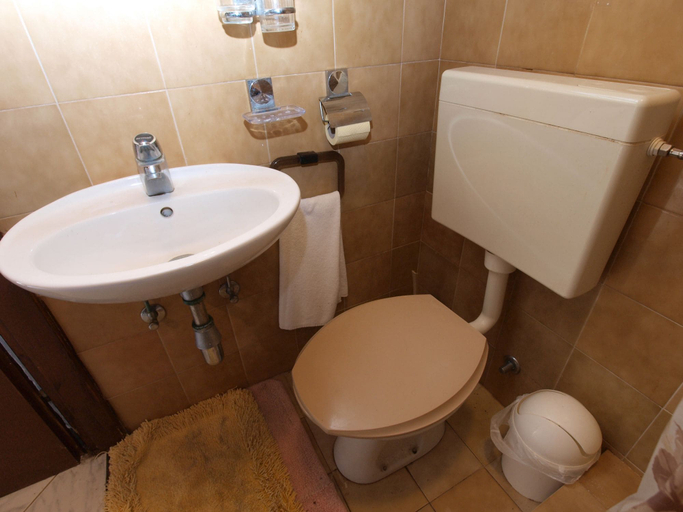 Bathroom 3, Apartment 1057, Medulin
