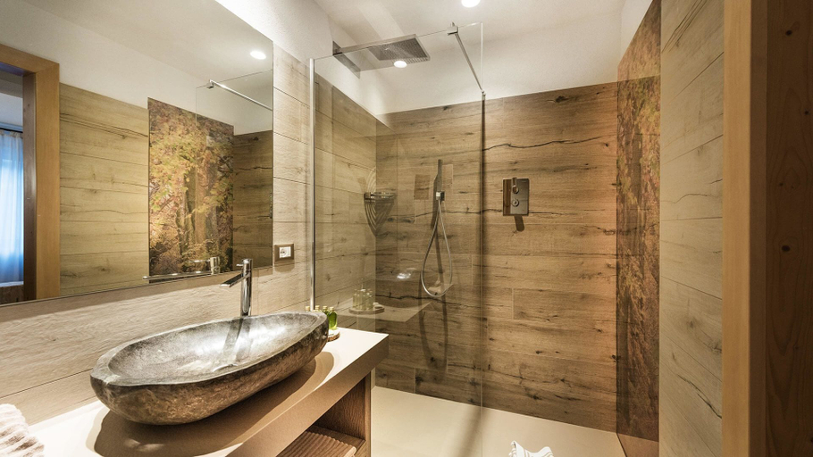 Bathroom 5, Sporthotel Romantic Plaza, Trento