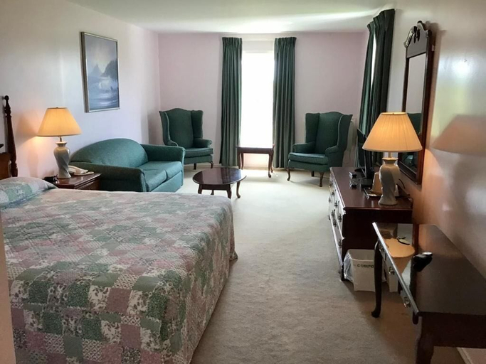 Bedroom 4, Rollo Bay Inn, Kings
