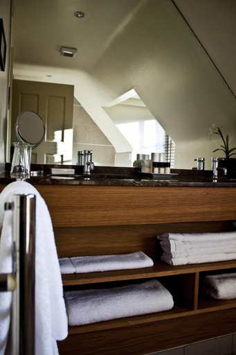 Bathroom 3, The Swan Inn, Surrey