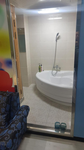 Bathroom 3, Cupid Motel, Jeonju