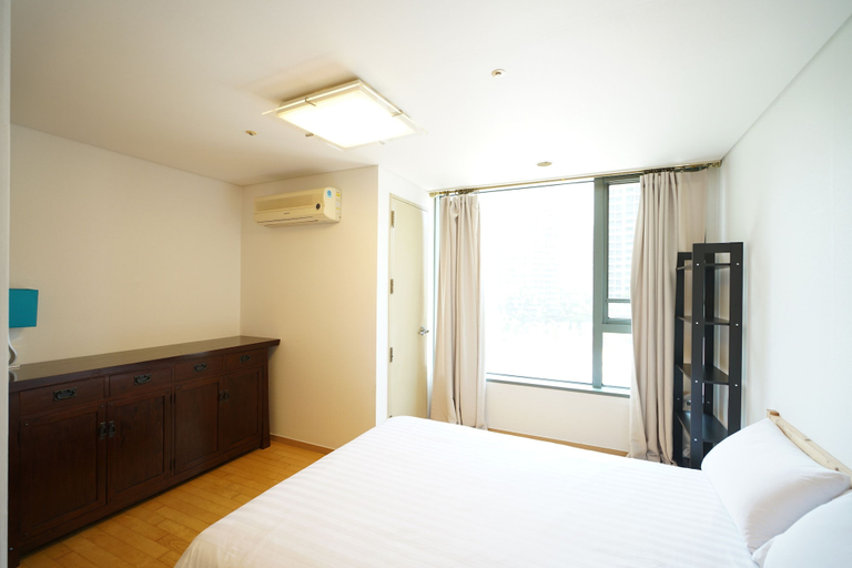 Bedroom, Jamsil Stn & Galleria Palace Apt A, Songpa
