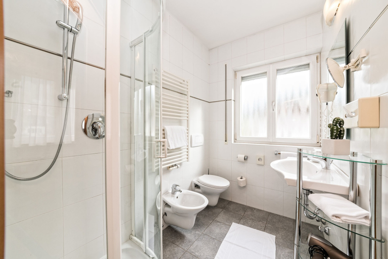 Bathroom 4, Hotel Millanderhof, Bolzano