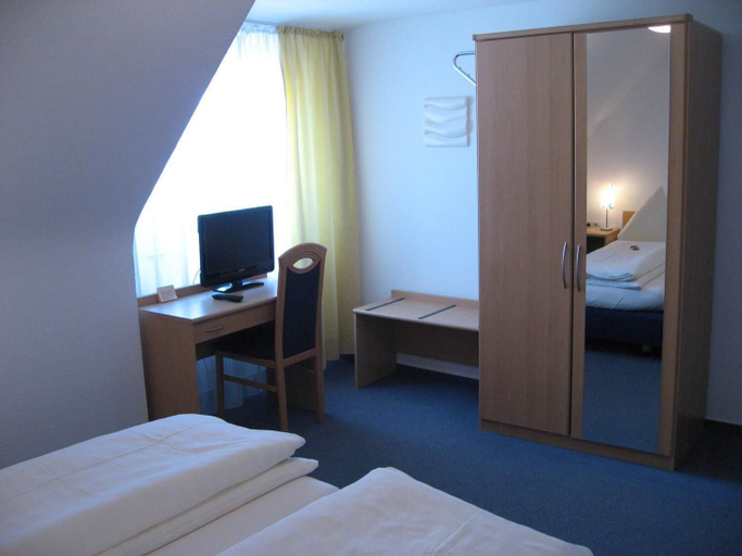 Bedroom 4, Gasthof Traube, Stuttgart
