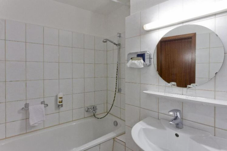 Bathroom 5, Hotel Aquarius, Braunschweig