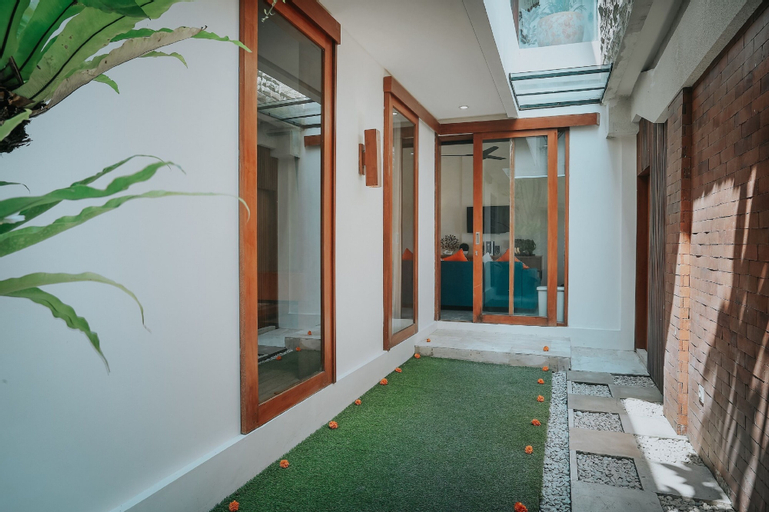 Exterior & Views 3