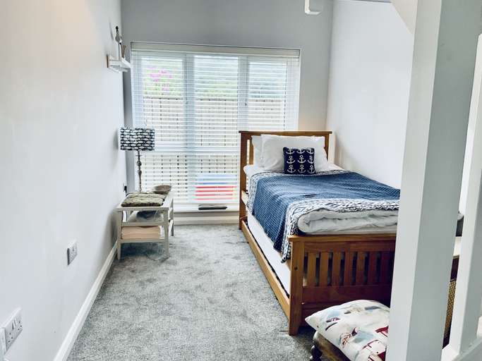 Bedroom 2, 1 Bed Cottage - Sleeps 2 - Wifi, Cornwall