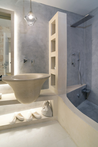Bathroom 4, Vico Bianco, Brindisi