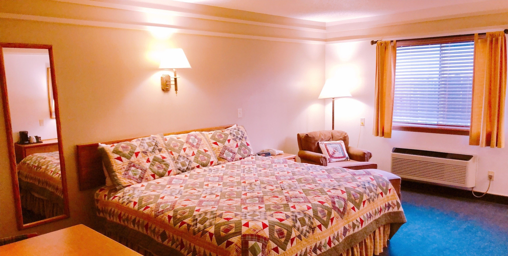 Bedroom 4, Covered Wagon Motel, Niobrara