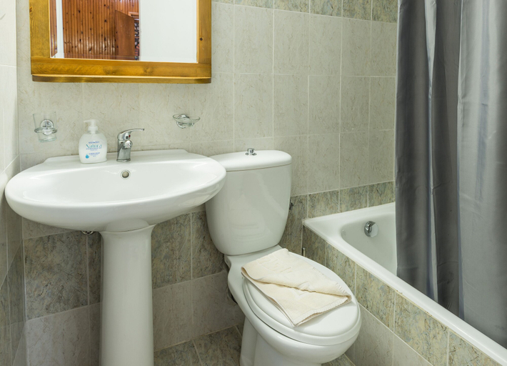 Bathroom 4, Eden Beach Hotel, Crete