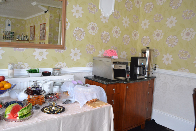 Food & Drinks 5, Holmlea Guest House, Blackpool