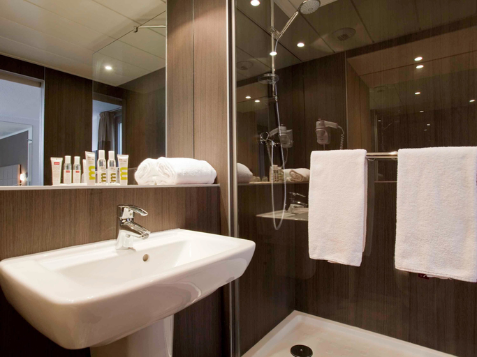 Bathroom 5, Mercure Versailles Chateau Hotel, Yvelines