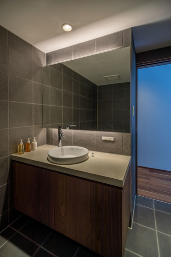 Bathroom 3, Jade Rabbit, Kutchan