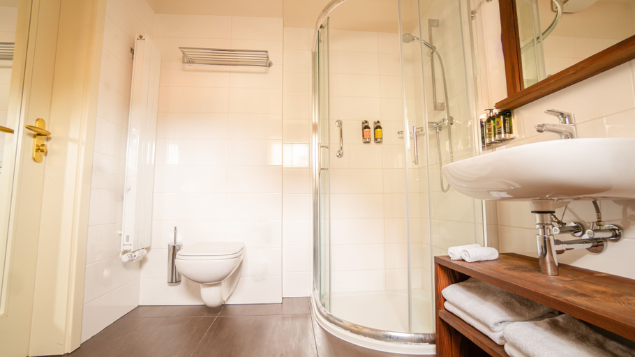 Bathroom 4, Hotel Golden Key Prague, Praha 6