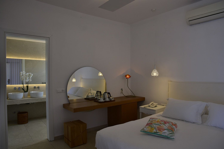 Bedroom 3, Margie Mykonos Hotel, South Aegean