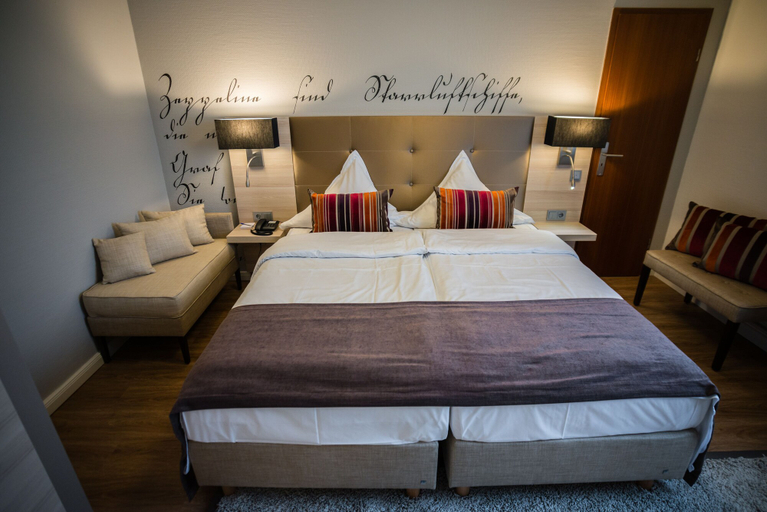 Bedroom 3, Hotel Zum Zeppelin, Hamburg