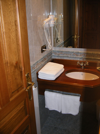 Bathroom 4, Hotel Palazio, Huesca