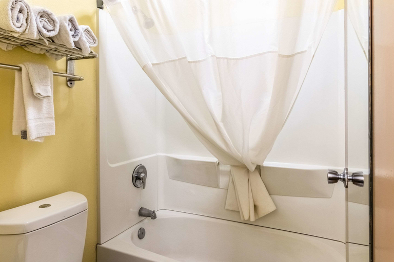 Bathroom 4, Quality Inn Franklin - Cool Springs Area, Williamson