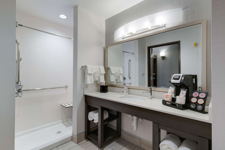 Bathroom 4, Comfort Suites Kennewick at Southridge, Benton