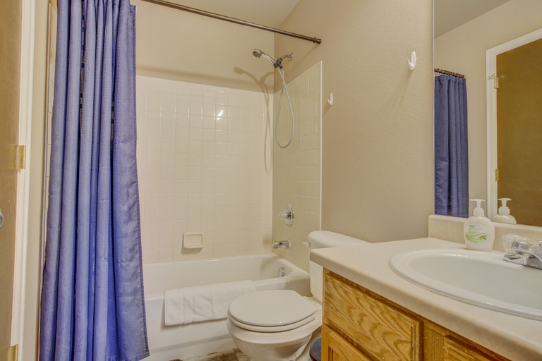 Bathroom 4, South Side COS & Ft. Carson Value Stay! Dogs OK!, El Paso