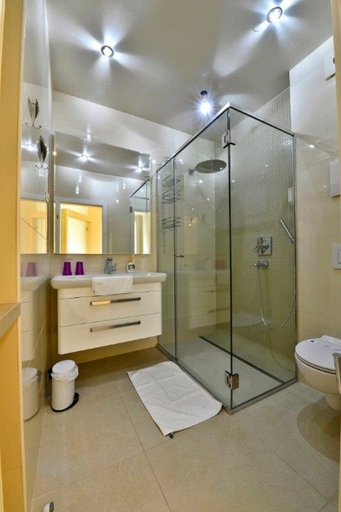 Bathroom 5, Palace Lidija, Split