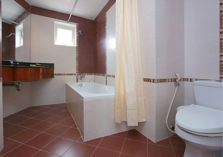 Bathroom 4, Phu Quy Hotel, Nha Trang