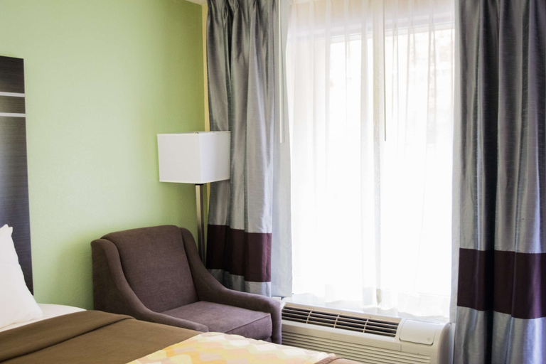 Bedroom 3, Best Western Coachlight, Phelps