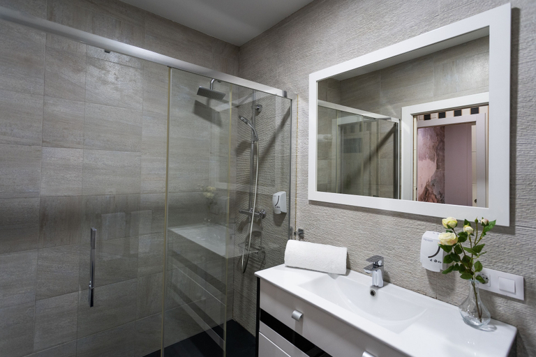 Bathroom 4, SF Avenue Santander, Cantabria