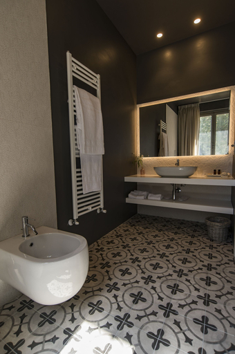 Bathroom 5, Isola Polvese Resort, Perugia