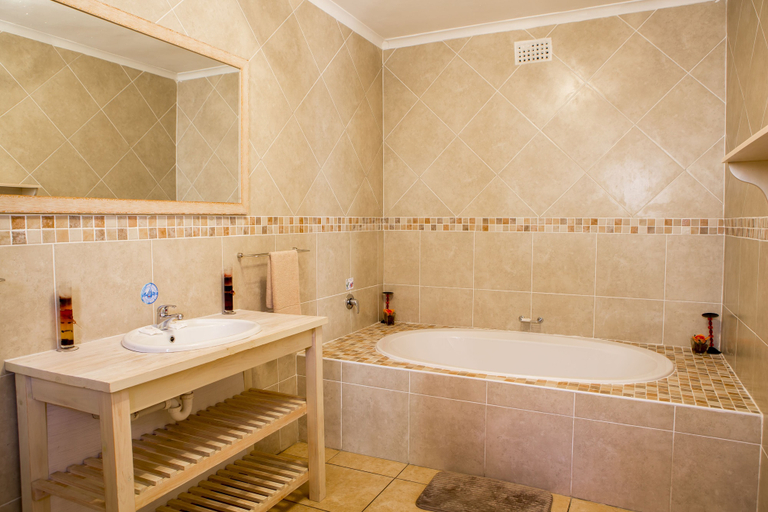 Bathroom 3, Skilpadvlei Wine Farm, Cape Winelands