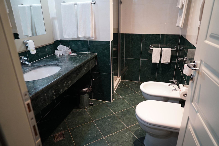 Bathroom 4, Cremona Palace Hotel, Cremona