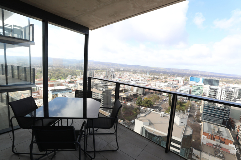 Exterior & Views 7