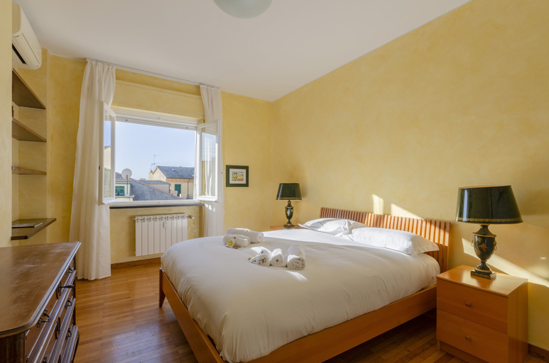 Bedroom 3, JOIVY Light Flat for 5 in the Heart of Bogliasco, Genova