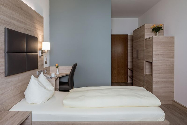 Bedroom 3, Hotel Gästehaus Elisabeth, Landshut