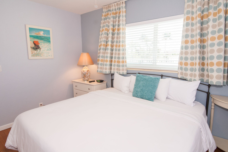 Bedroom 4, Great Escape Inn, Broward